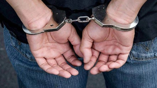 نشّال محترف أوهم مسنين بتقديم المساعدات للإحتيال عليهم.. وحاول سرقة مسنين خلال سوق الخميس فوقع في قبضة القوى الأمنية