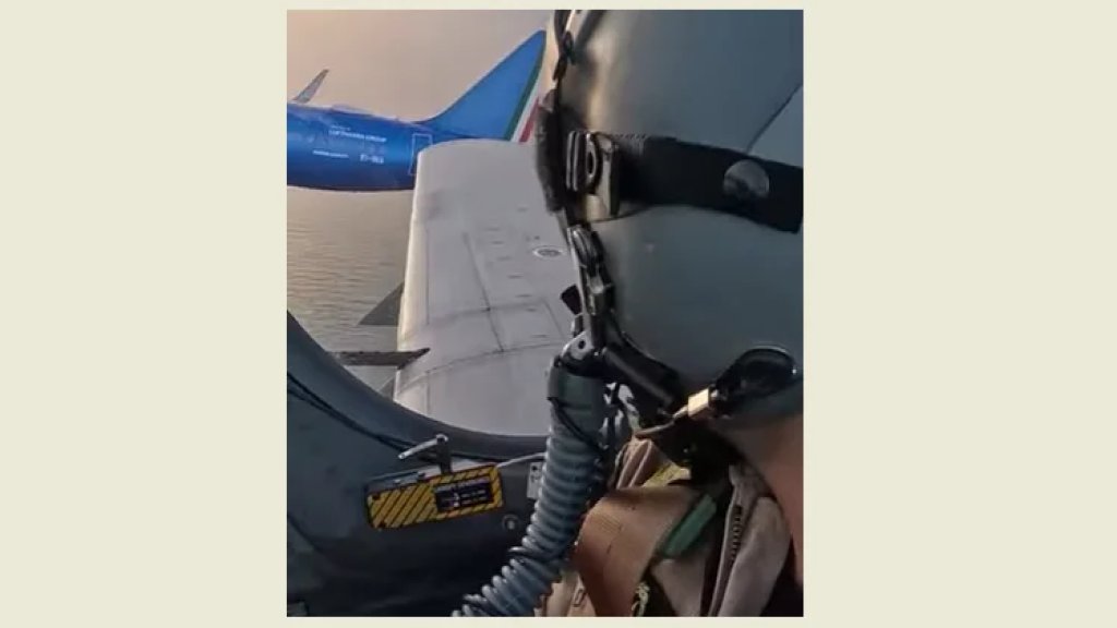 بالفيديو/ قائد سرب &laquo;سوبر توكانو A-29&raquo; يرحّب بطائرة البابا: &laquo;مرحبًا بكم في الأجواء اللبنانية...يشرفنا مرافقتكم حتى هبوطكم الآمن&raquo;