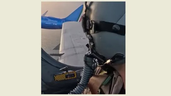 بالفيديو/ قائد سرب «سوبر توكانو A-29» يرحّب بطائرة البابا: «مرحبًا بكم في الأجواء اللبنانية...يشرفنا مرافقتكم حتى هبوطكم الآمن»
