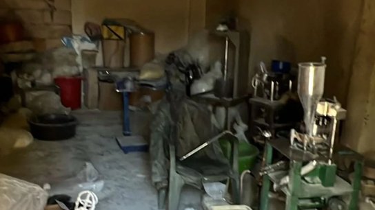 بالصور/ الجيش اللبناني يضبط معملًا لتصنيع المخدرات في بلدة بوداي – بعلبك