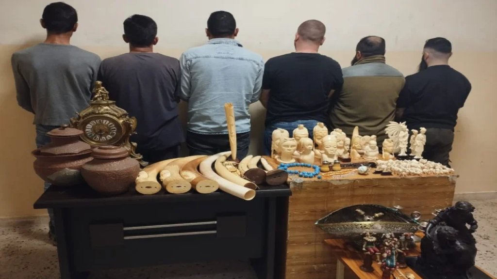 سرقة "من الطراز القديم"... لصوص يسطون على تحف وتماثيل من منزل في طرابلس!