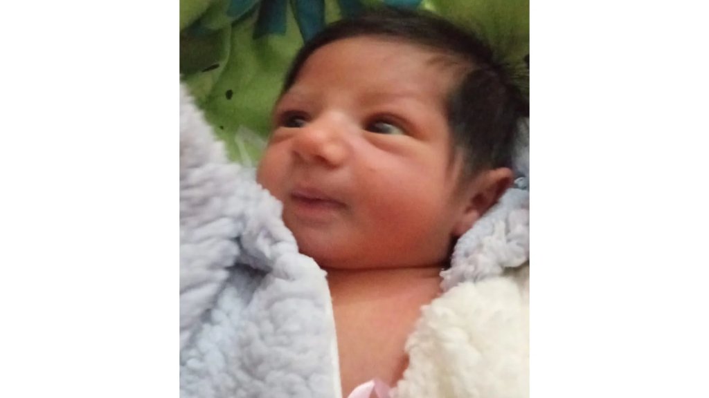 العثور على طفلة حديثة الولادة على باب كنيسة في المعيصرة!