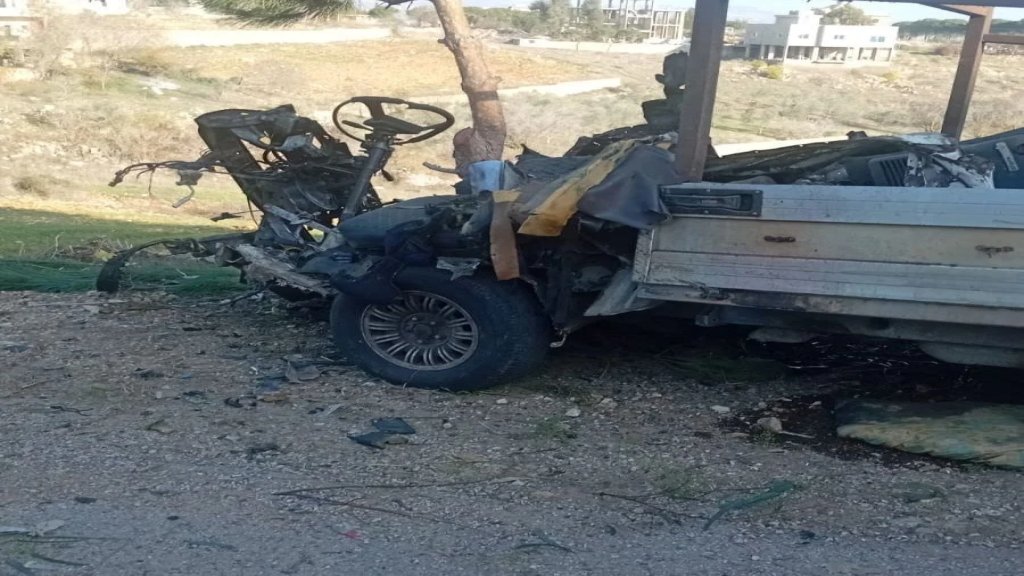 بالفيديو/ غارة من مسيرة إسرائيلية تستهدف بيك آب بين بلدتي صفد البطيخ ومجدل سلم