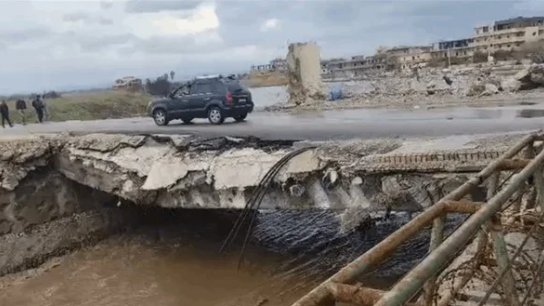 بالفيديو/ جسر العريضة مهدّد بالانهيار..والأمن العام يغلقه بشكل مؤقت