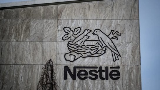 "نستله" تسحب كميات من حليب الأطفال في أوروبا بسبب احتمال وجود مادة سامة!