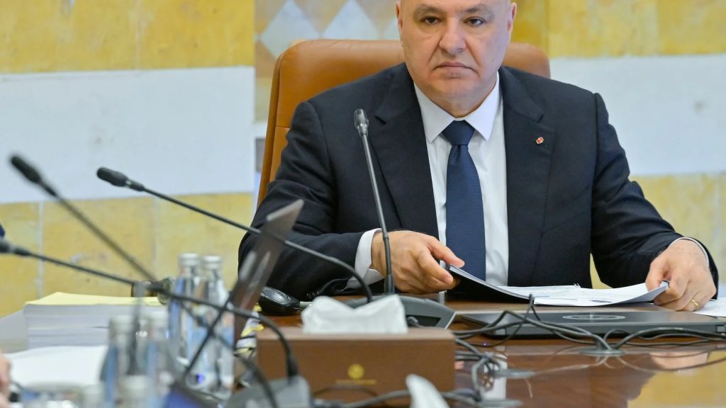 رد حازم من الرئيس عون على وزير &laquo;قواتي&raquo;: &laquo;شو رايك تاخذ محل قائد الجيش؟&raquo;