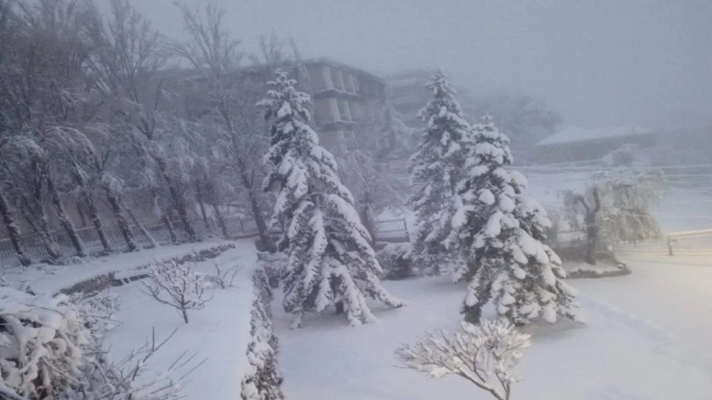 الثلوج تلامس الـ900 م اليوم...العاصفة تنحسر غداً ولكن موجة من الصقيع تسيطر!