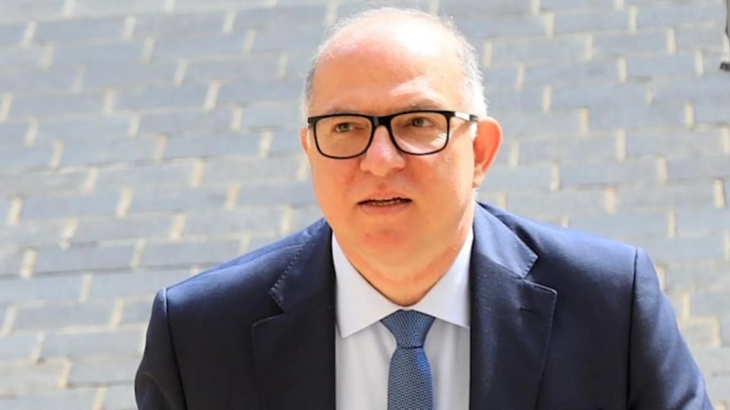 وزير العمل رداً على تصريحات رجي: كفى خلطًا بين الرأي الشخصي والموقف الرسمي وكفى خروجًا عن سياسة الحكومة