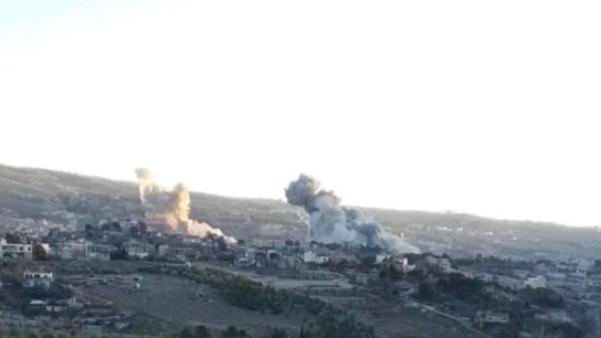 بالفيديو والصور/ لحظة استهداف المبنيين المهددين في سحمر