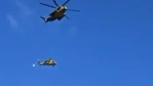 بالفيديو/ لحظة سقوط مروحية عسكرية "إسرائيلية" أثناء نقلها جنوبي الضفة الغربية