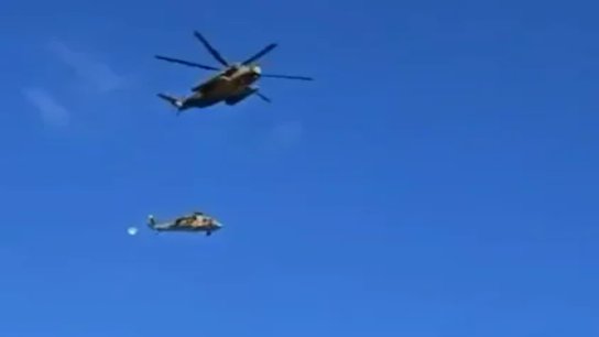 بالفيديو/ لحظة سقوط مروحية عسكرية "إسرائيلية" أثناء نقلها جنوبي الضفة الغربية