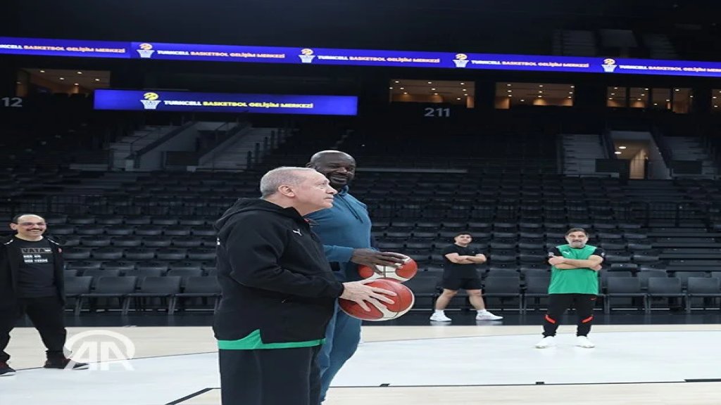 أردوغان يلعب كرة السلة مع اللاعب الأمريكي المعتزل شاكيل أونيل!