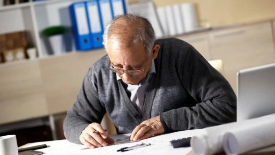 لا صحة للأخبار عن تمديد لسنّ التقاعد إلى 66 عامًا في قانون الموازنة