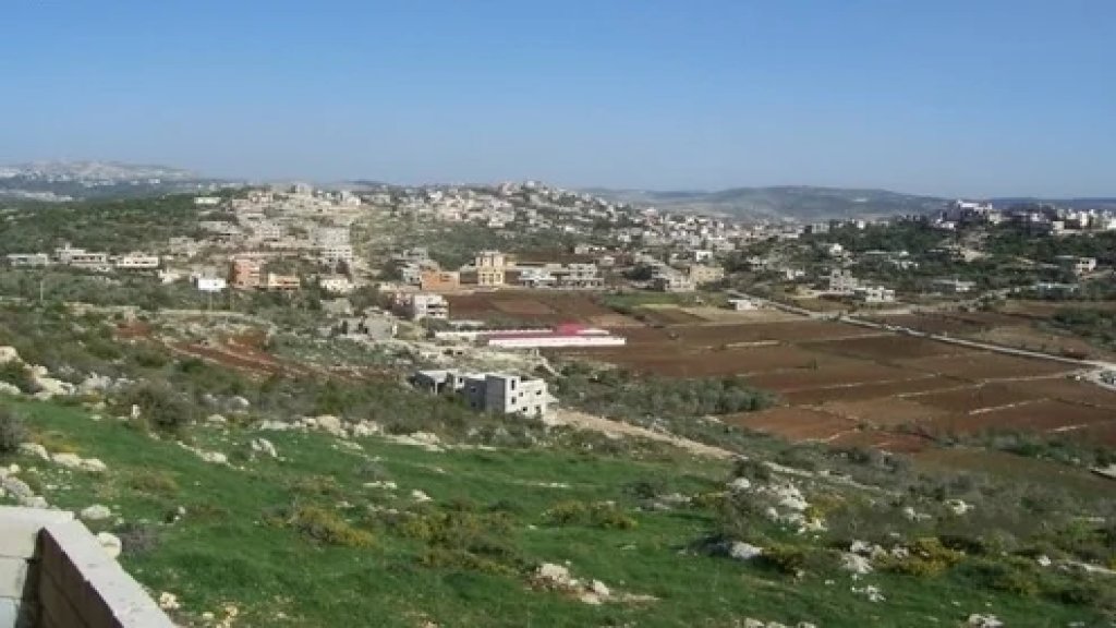 حادثة خطيرة في عيتا الشعب: طائرتان رشتا الأشجار بمواد يُشتبه بأنها سامة!