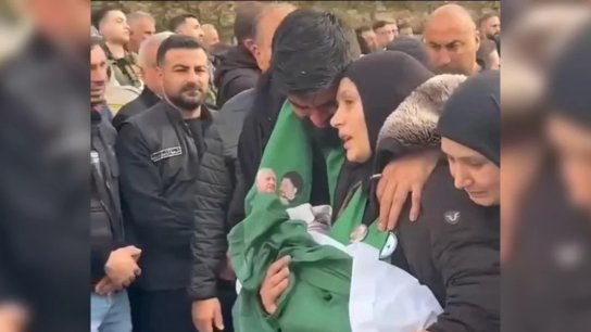 بالفيديو/ وداع مؤلم.. بلدة يانوح تشيع شهداءها الثلاثة