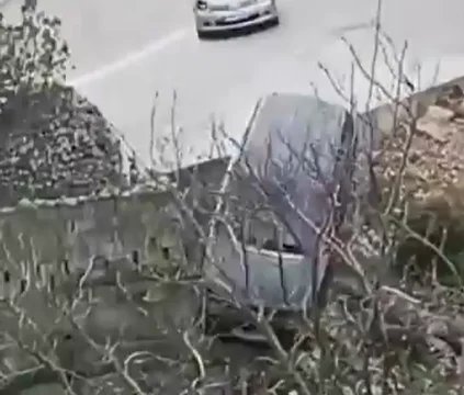 Video/ A car deliberately falls from the top of a bridge.... Video goes viral on social media, but the truth: It’s a staged scene!