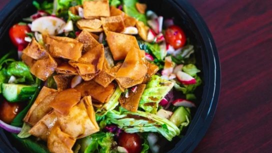 رمضان اللبنانيين تحت رحمة غلاء الأسعار&hellip; طبق فتوش بـ400 ألف ليرة للأسرة!