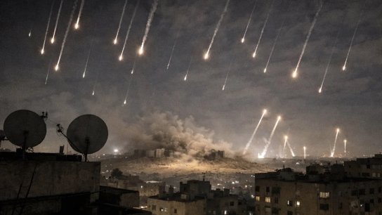  بعد ظهور لاريجاني المفاجئ.. المرحلة الأصعب بدأت: الانتقال من مرحلة رؤوس الصواريخ العادية إلى مرحلة "الإغراق والفتك العنقودي" و"خرق الأقبية"!