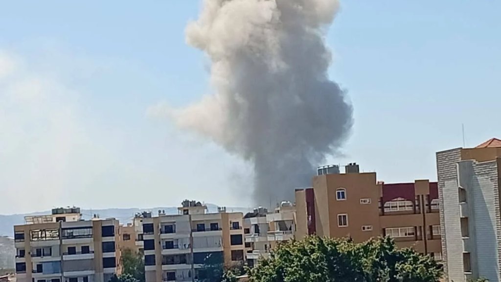 بالفيديو/ الطيران الحربي الإسرائيلي يستهدف المبنى المهدّد في بلدة العباسية قضاء صور