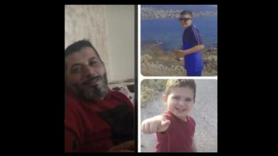 بعد يومين من البحث... فرق الدفاع المدني تمكنت سحب جثامين الشهـ... يوسف الصغير وزوجته وولديه من تحت انقاض المنزل في بلدة القنطرة