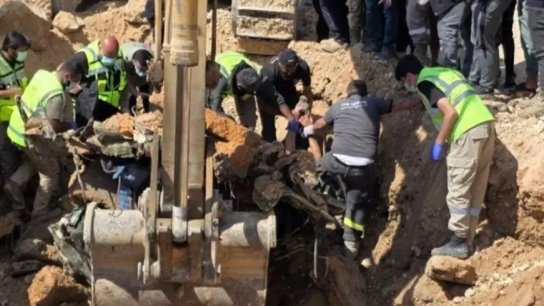 بالفيديو/ انتشال جثتي المفقودين من داخل سيارتهما تحت جسر القاسمية بعد تدميره