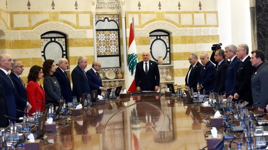 جلسة مجلس الوزراء بدأت بالوقوف دقيقة صمت حداداً على الشهـداء الإعلاميين وجنود اليونيفيل