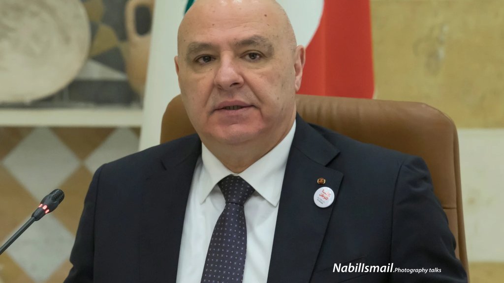 عون ردًا على سؤال عن كلام نتنياهو حول التنسيق مع لبنان لتنفيذ الضربات: &laquo;شو ما بدو نتنياهو يقول، والمهم انه نحن لا نذهب الى المفاوضات قبل وقف الاعمال العدائية&raquo;
