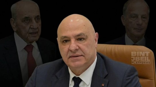 الأخبار: يبدو عون مدركاً أن زيارة واشنطن لن تتم ما لم يقابل نتنياهو، وإسرائيل تسعى إلى رفع الحظر عن قصف بيروت والرئيس بري رفض تأمين غطاء سياسي للزيارة 