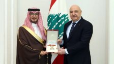 الرئيس عون قلّد السفير السعودي في لبنان وليد البخاري وسام الأرز الوطني من رتبة ضابط أكبر
