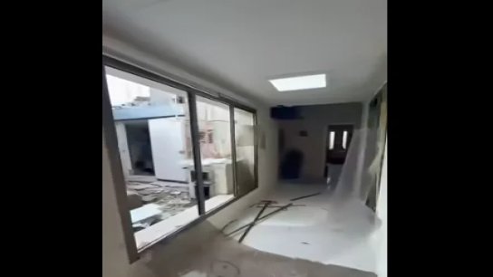 بالفيديو/ أضرار جسيمة طالت مستشفى تبنين الحكومي عقب الغارات العنيفة في محيطها