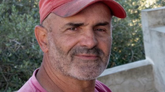 كان يؤمّن مواد غذائية لعائلته.. المزارع وراعي الأغنام الشهـيدأحمد طهماز الذي ارتقى بعدما استهدفته مسيّرة في بلدته الدوير
