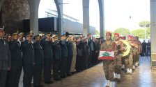 بالصور/ الجيش اللبناني شيّع الشهـيدين العميد وسام صبره والجندي حسين غزال اللذين ارتقيا أمس جرّاء استهدافهما بغارة إسرائيلية على طريق الخردلي.
