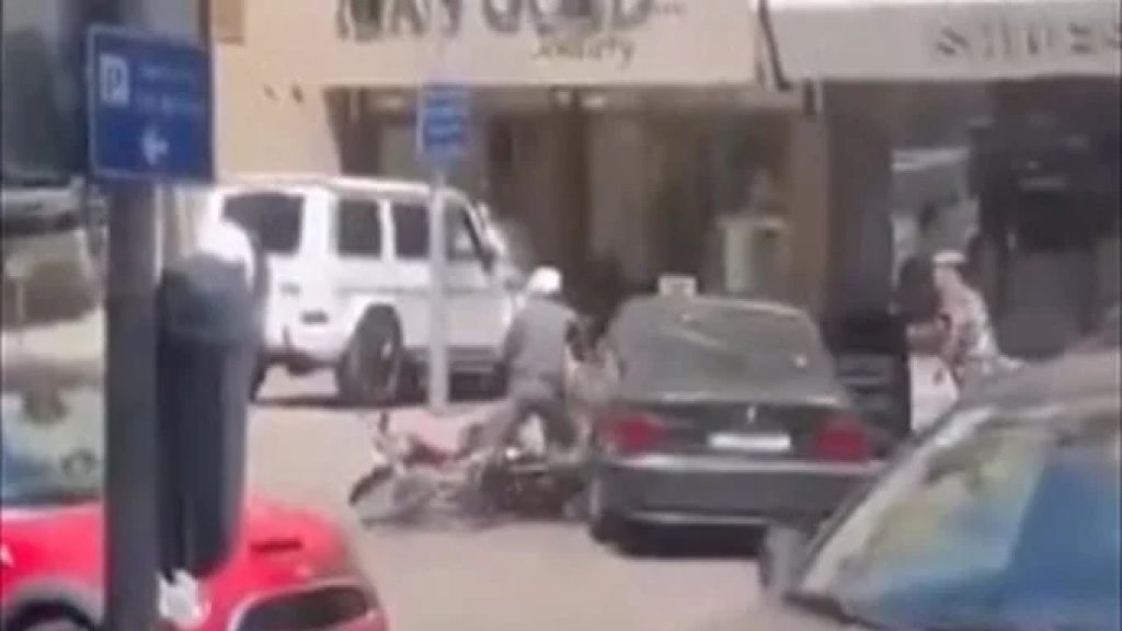 بالفيديو/ إطلاق نار ومحاولة دهس دراج في قوى الأمن في الزلقا