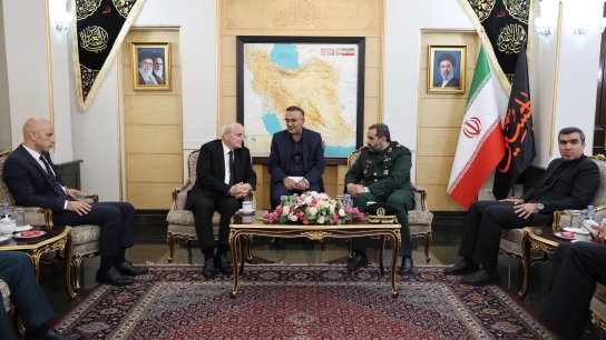 وزير الدفاع اللبناني وصل إلى طهران لتمثيل لبنان في مراسم التأبين الرسمية للمرشد الأعلى الشهيد علي الخامنئي