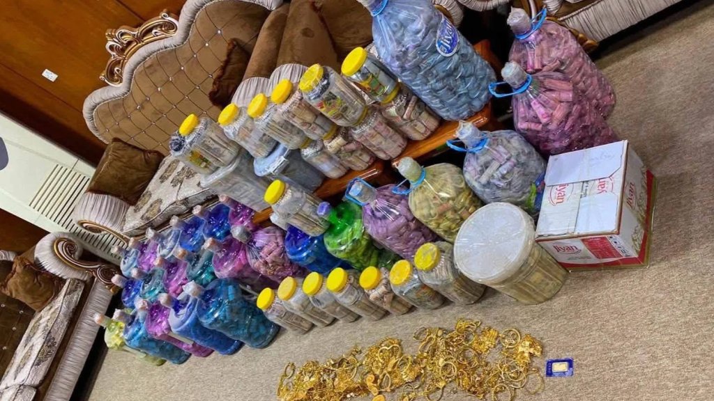 بالفيديو/ كنز داخل الجدران.. القضاء العراقي يضبط 25 مليار دينار و200 ألف دولار و4 كلغ من الذهب بقضية فساد!