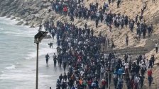  بالفيديو/ أزمة سبتة الإسبانية تنفجر: 49 ألف مهاجر عبروا الحدود من المغرب خلال 24 ساعة 