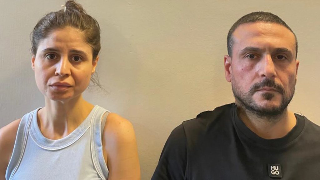 بالفيديو/ &laquo;ع الحلوة&hellip; وع سرقة مجوهرات&raquo;... زوجان في قبضة قوى الأمن بعد ضبطهما متلبّسين بسرقة محل مجوهرات في البسطة!