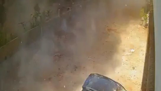 بالفيديو/ كاميرا مراقبة توثّق لحظة الغارة الإسرائيلية على عربصاليم أمس