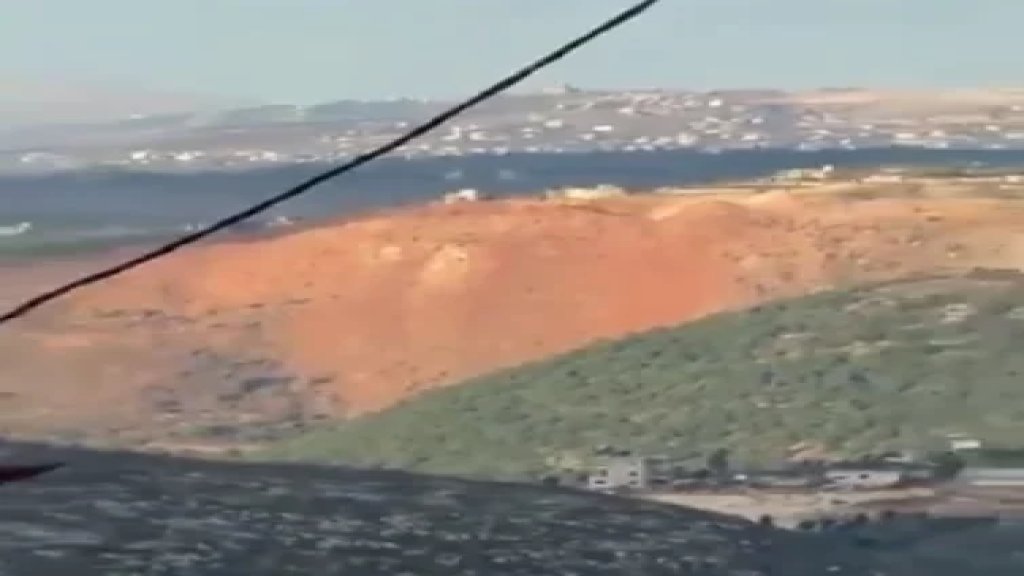 بالفيديو/ إنهيار جزء من جبل القنطرة بسبب التفجيرات الإسرائيلية القوية والمتتالية