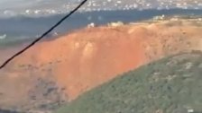 بالفيديو/ إنهيار جزء من جبل القنطرة بسبب التفجيرات الإسرائيلية القوية والمتتالية