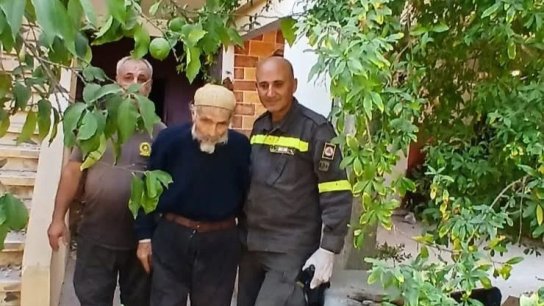 بالصور/ بعمر 108 أعوام... مسنّ يرفض مغادرة منزله في النبطية الفوقا