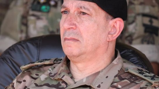 قائد الجيش: مهمة الجيش القتالية تبقى أولوية عند القيادة تَحَسُّبًا لمختلف الاحتمالات.