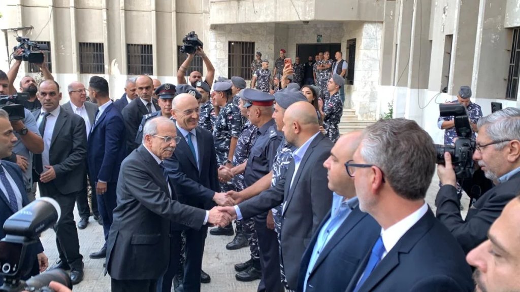  سلام يبدأ جولته في النبطية من مجمع قوى الأمن الداخلي في كفرجوز.
